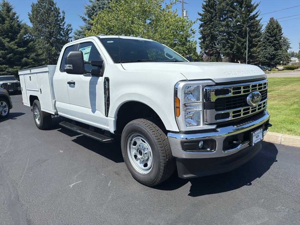 2025 Ford F-350 Chassis Truck Super Cab 