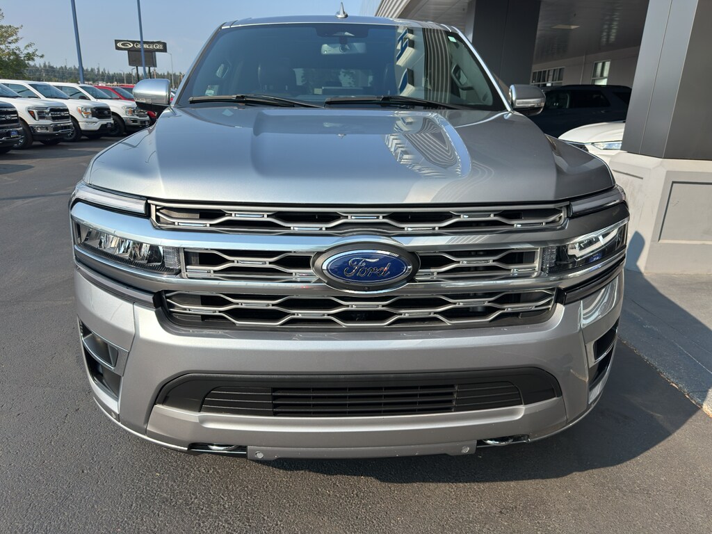 2024 Ford Expedition MAX Platinum photo 2
