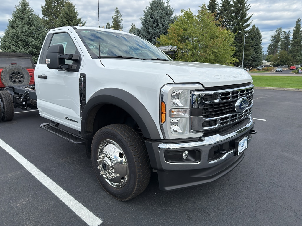 2025 Ford F-550 Chassis Truck Regular Cab 