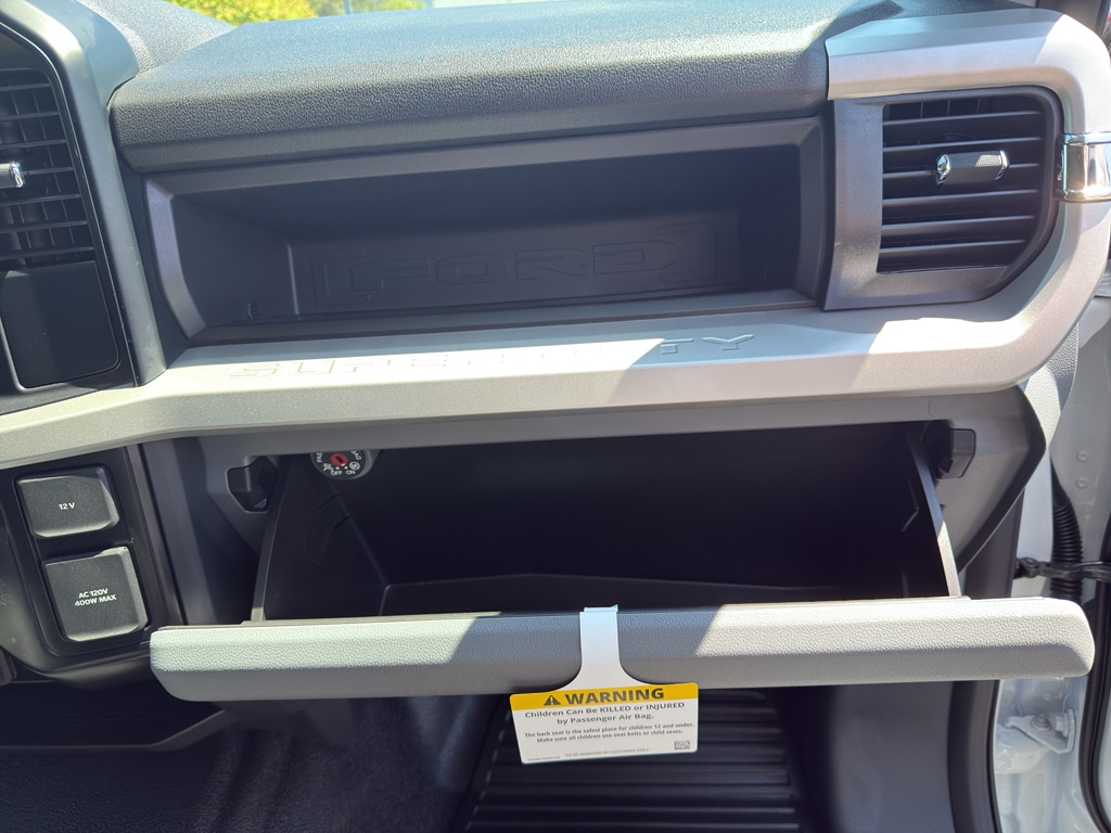 2025 Ford F-350 Super Duty Chassis Cab XL - Photo 32