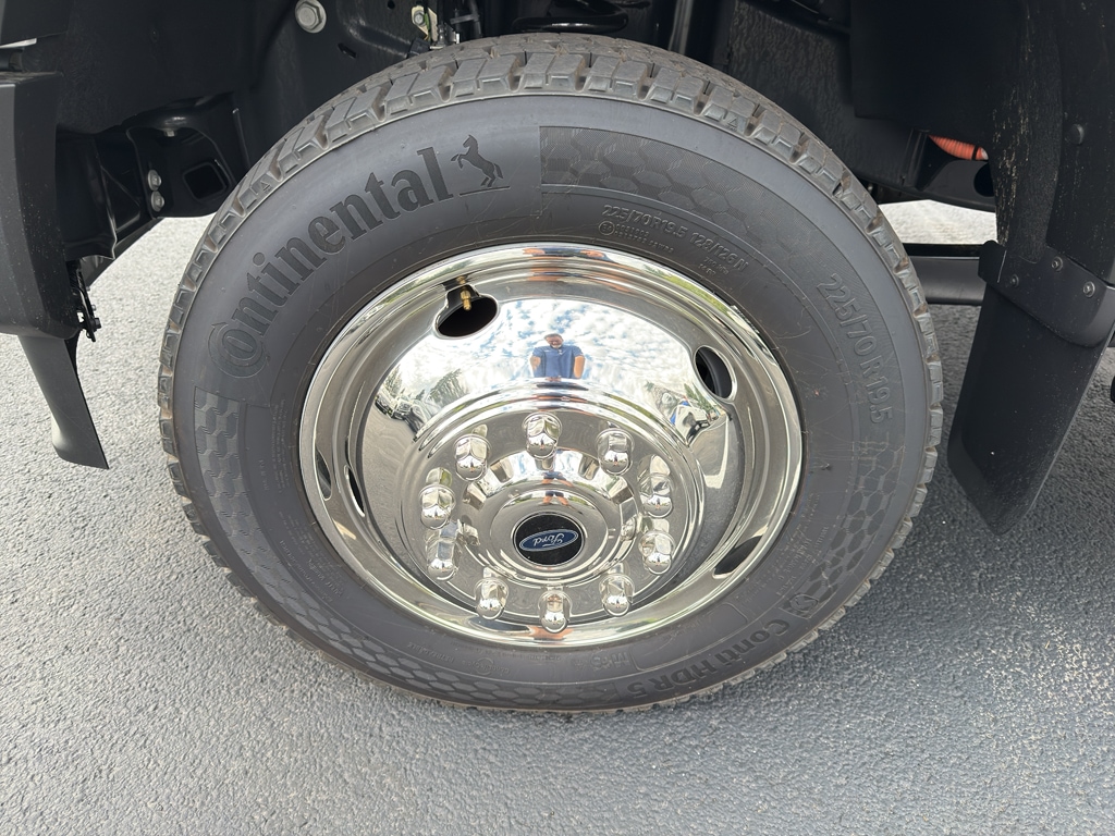 2025 Ford F-550 Super Duty Chassis Cab XL - Photo 8
