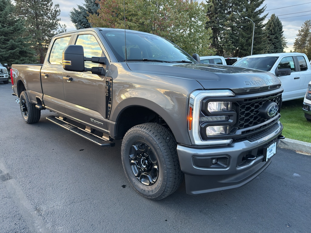 2026 Ford F-350 Super Duty XL's photo