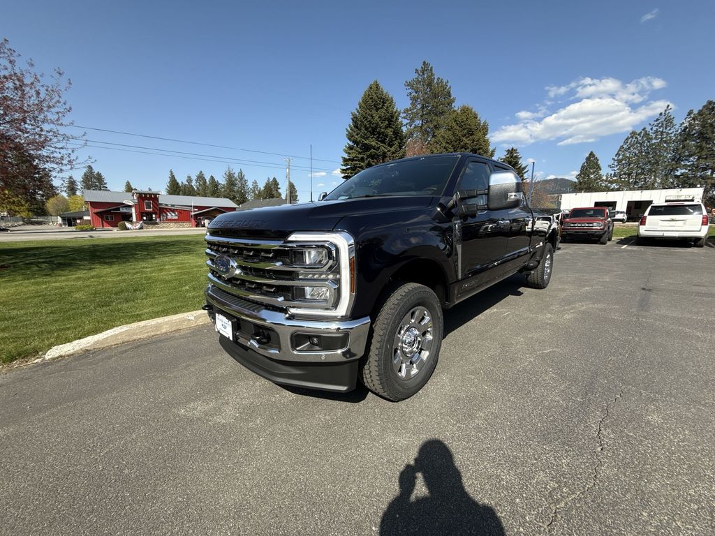 2025 Ford F-350 King Ranch photo 2