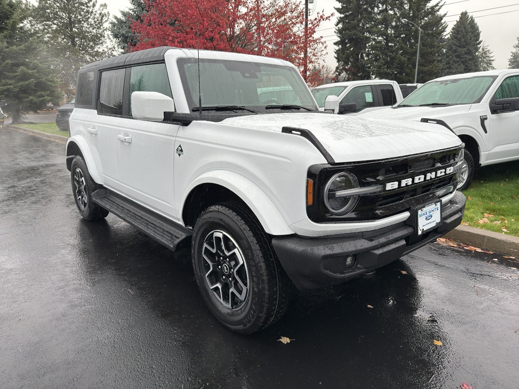 2025 Ford Bronco 4-Door Outer Banks's photo