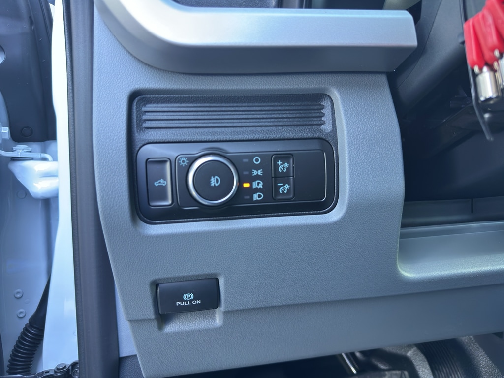 2025 Ford F-350 Super Duty Chassis Cab XL - Photo 19