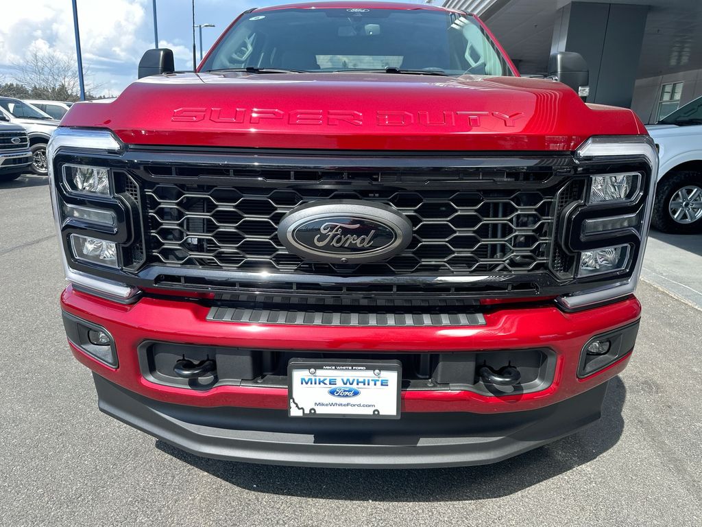 2025 Ford F-350 XLT photo 3