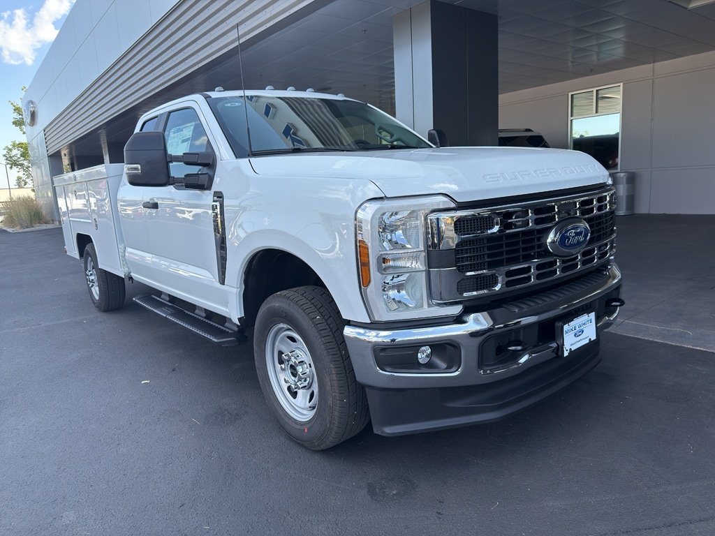 2025 Ford F-350 Chassis Truck Super Cab 