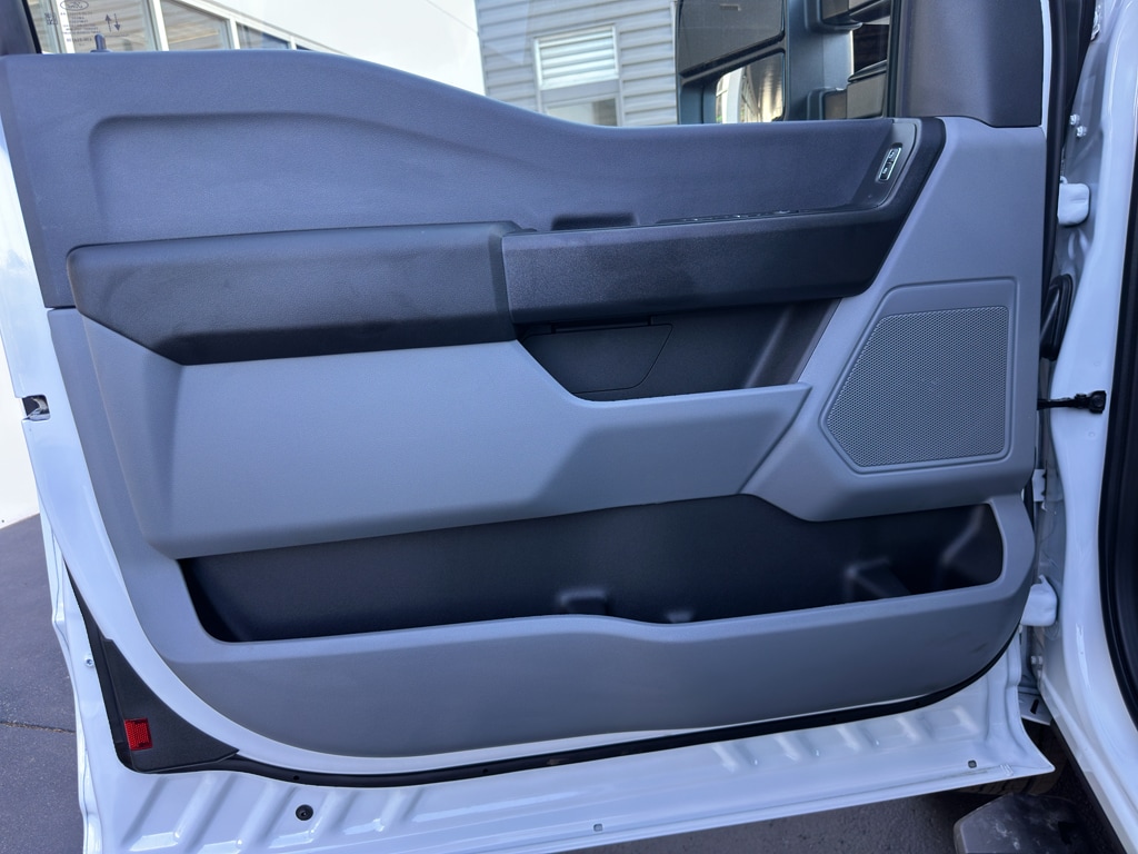 2025 Ford F-350 Super Duty Chassis Cab XL - Photo 15