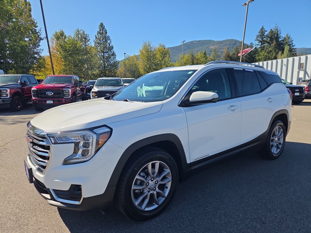 Used 2024 GMC Terrain SLT SUV
