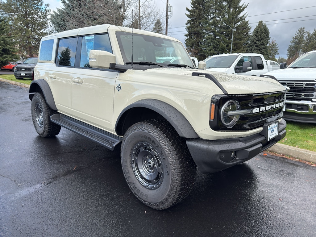2025 Ford Bronco 4-Door Outer Banks's photo
