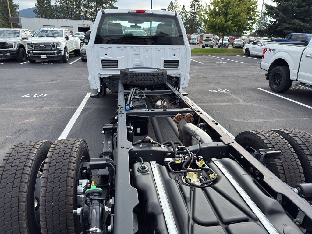 2025 Ford F-550 Super Duty Chassis Cab XL - Photo 6