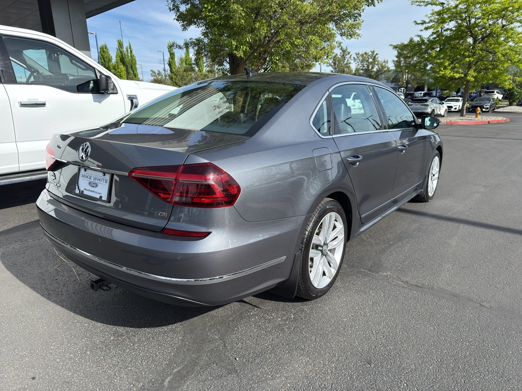 Used 2017 Volkswagen Passat 1.8T SE w/ Technology Sedan