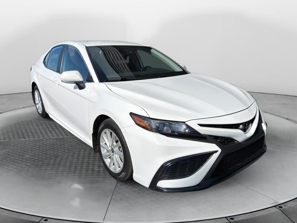 2024 Toyota Camry SE's photo