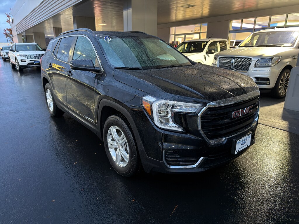 Used 2024 GMC Terrain SLE SUV