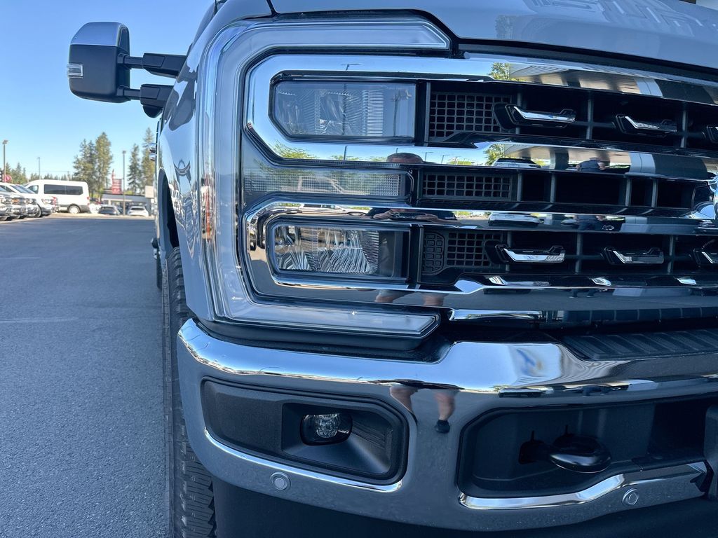 2025 Ford F-350 Lariat photo 4