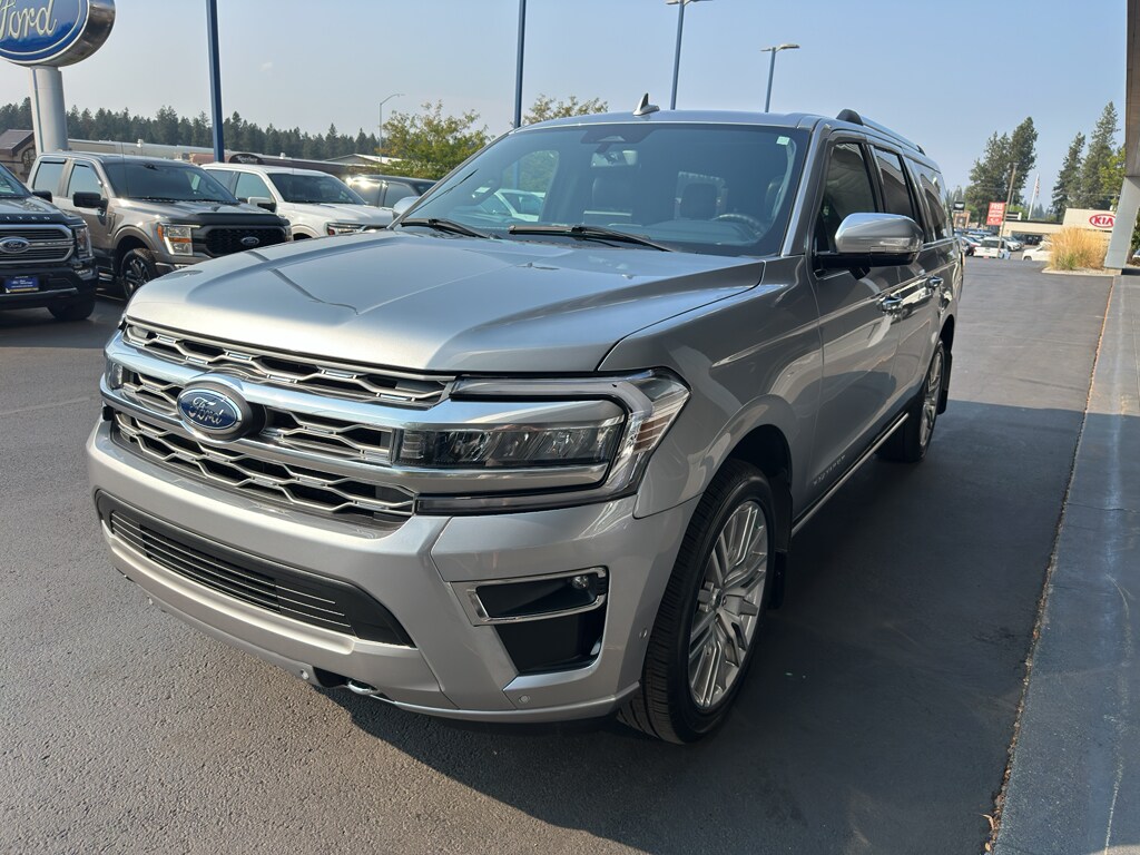 2024 Ford Expedition MAX Platinum photo 3