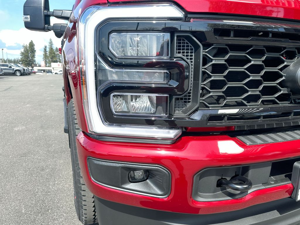 2025 Ford F-350 XLT photo 4