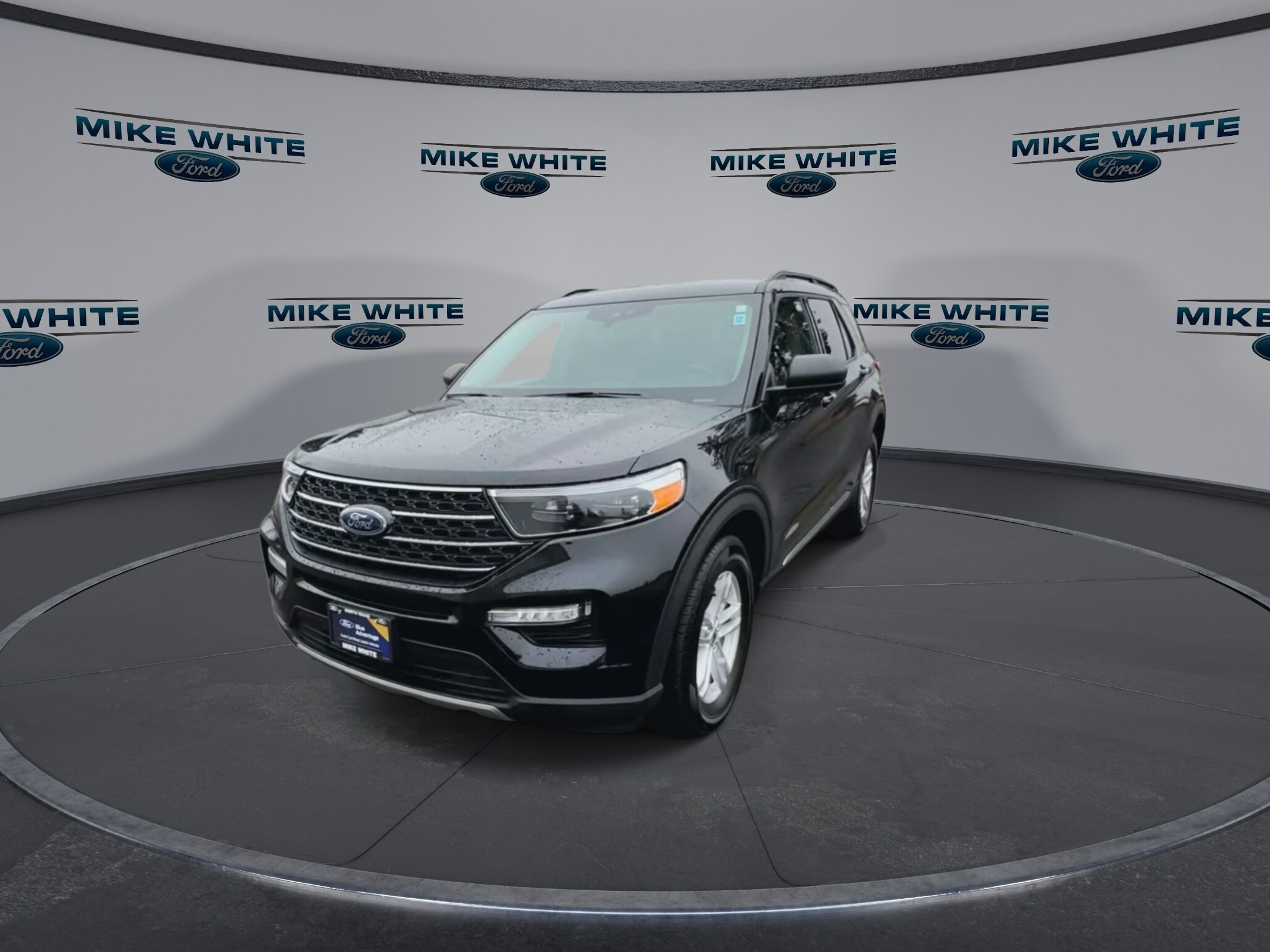 2023 Ford Explorer XLT photo 3