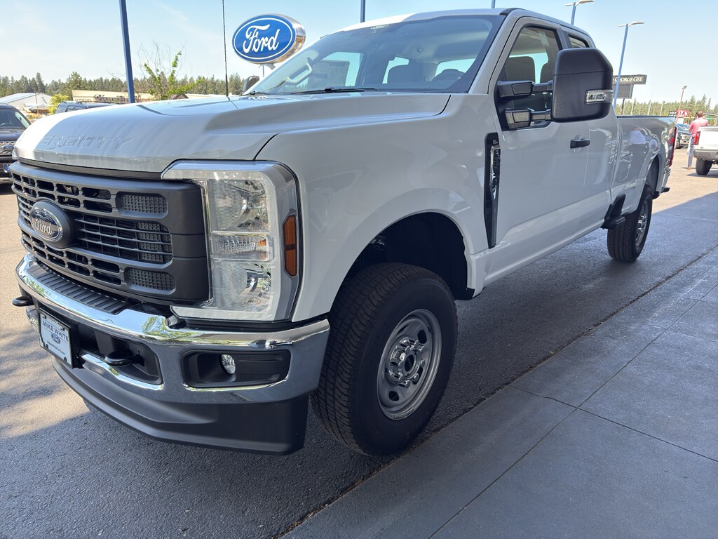 2025 Ford F-250 XL photo 2