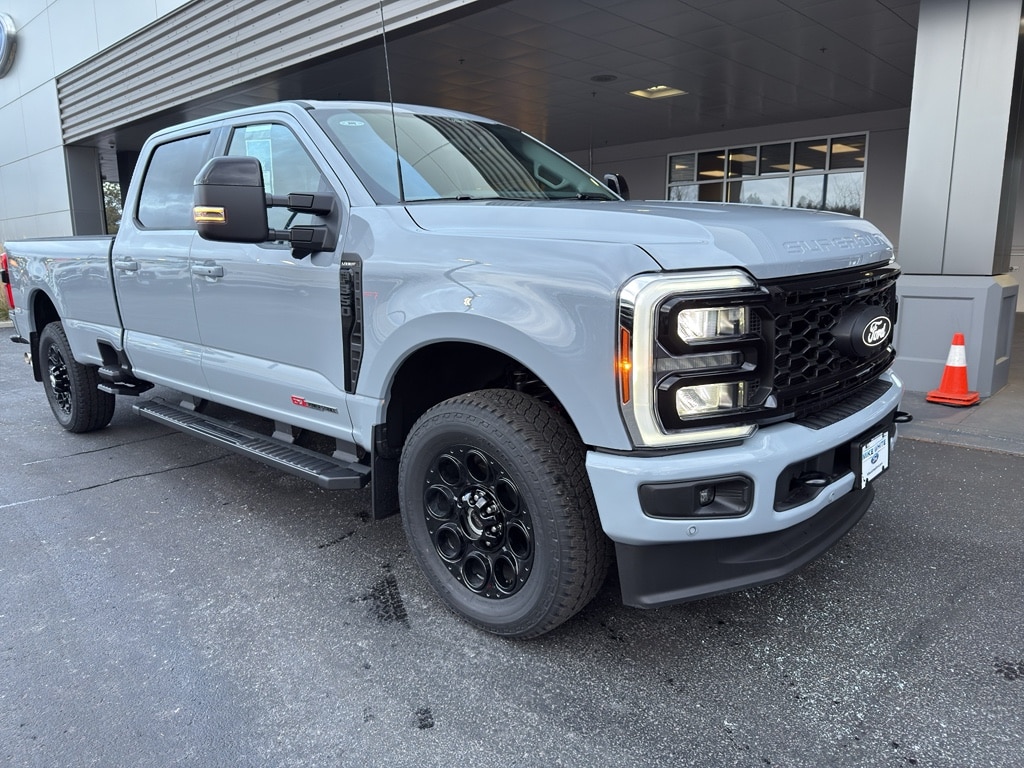 2026 Ford F-350 Super Duty Lariat's photo