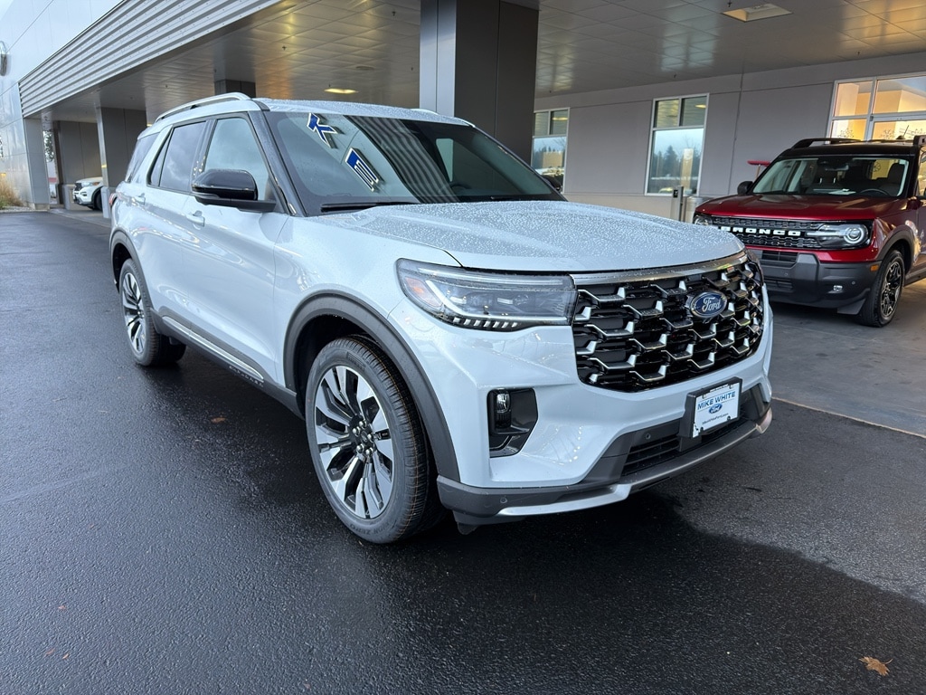 2026 Ford Explorer Platinum's photo