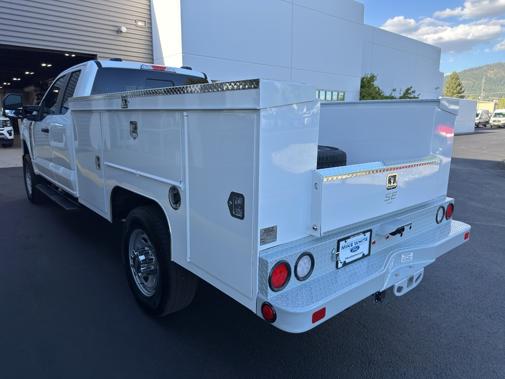 2025 Ford F-350 Super Duty Chassis Cab XL - Photo 13
