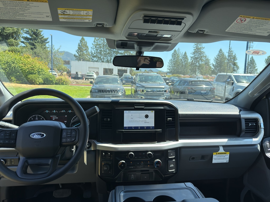 2025 Ford F-350 Super Duty Chassis Cab XL - Photo 21