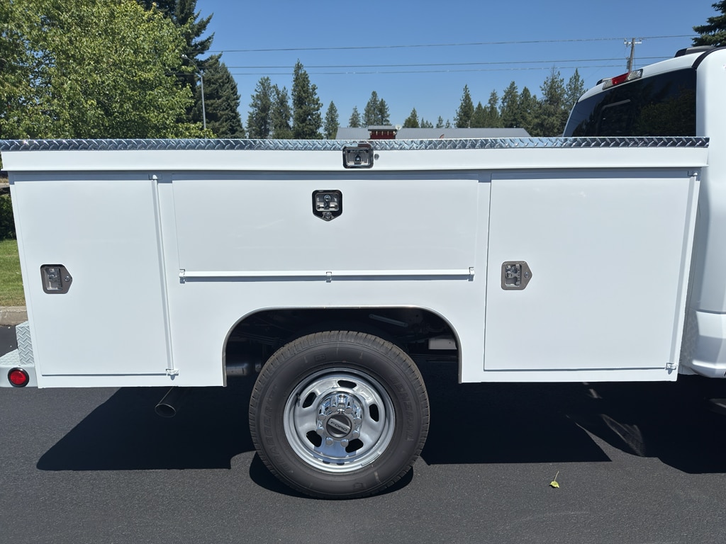 2025 Ford F-350 Super Duty Chassis Cab XL - Photo 8