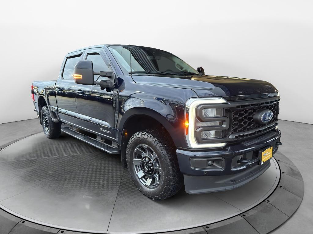 2023 Ford F-350 Super Duty Lariat's photo