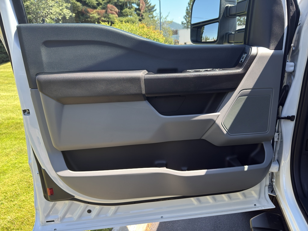 2025 Ford F-350 Super Duty Chassis Cab XL - Photo 13