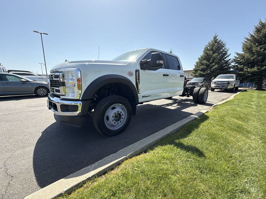 2025 Ford F-550 photo 2