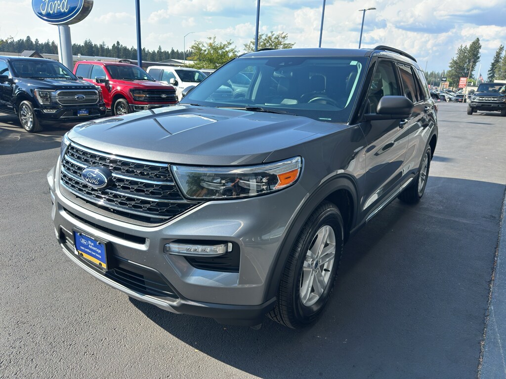 2024 Ford Explorer XLT photo 2