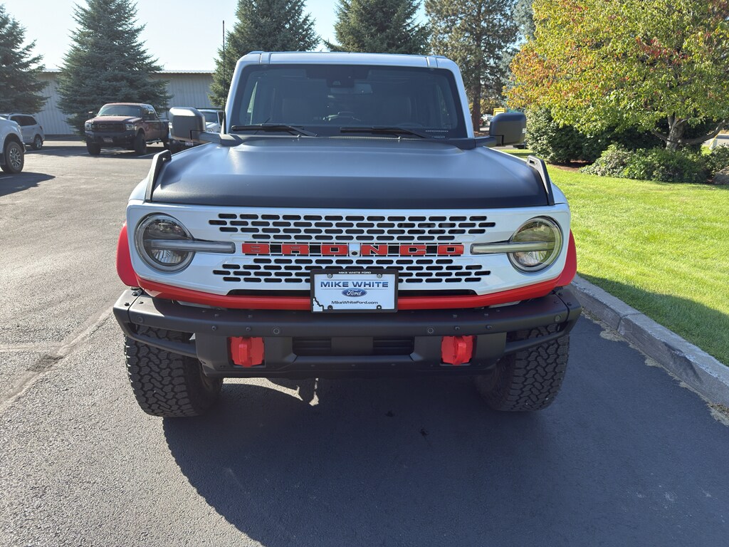 2025 Ford Bronco First Edition photo 2