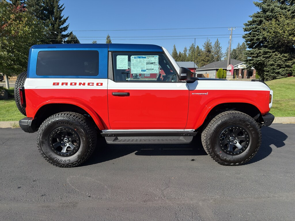 2025 Ford Bronco First Edition photo 3