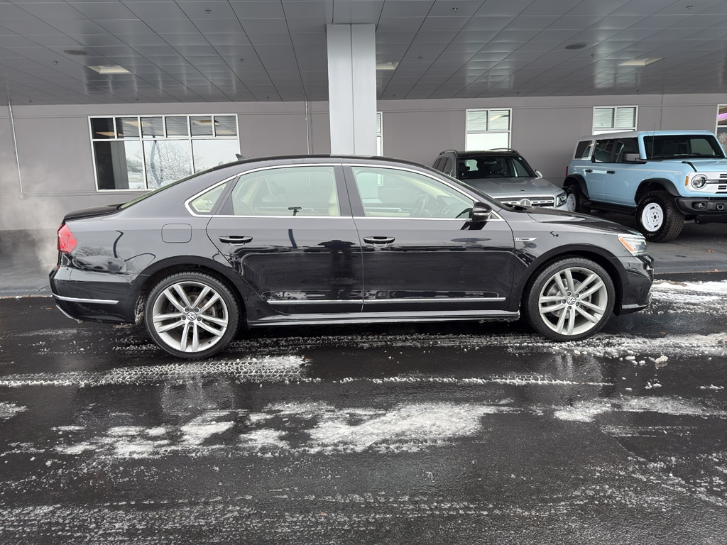 Used 2019 Volkswagen Passat 2.0T SE R-Line Sedan