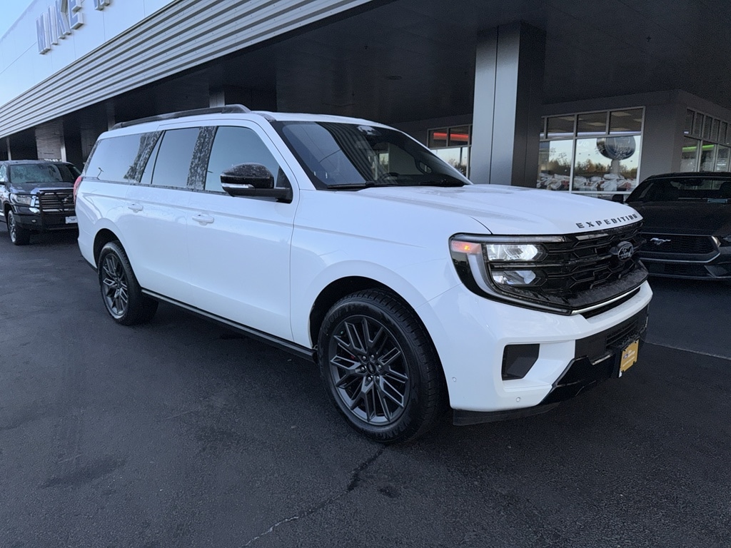 2025 Ford Expedition MAX Platinum's photo