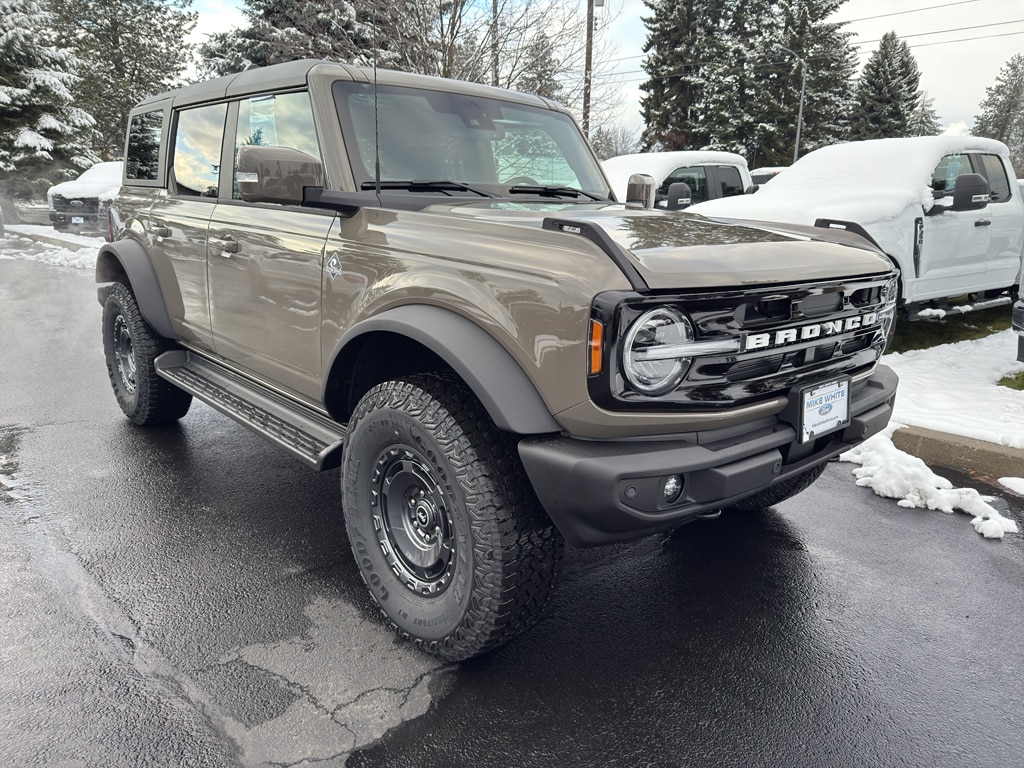 2025 Ford Bronco 4-Door Outer Banks's photo