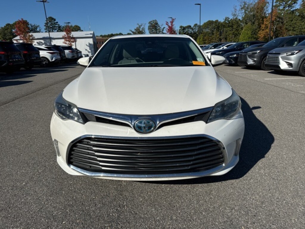 Used 2018 Toyota Avalon Hybrid Limited Sedan