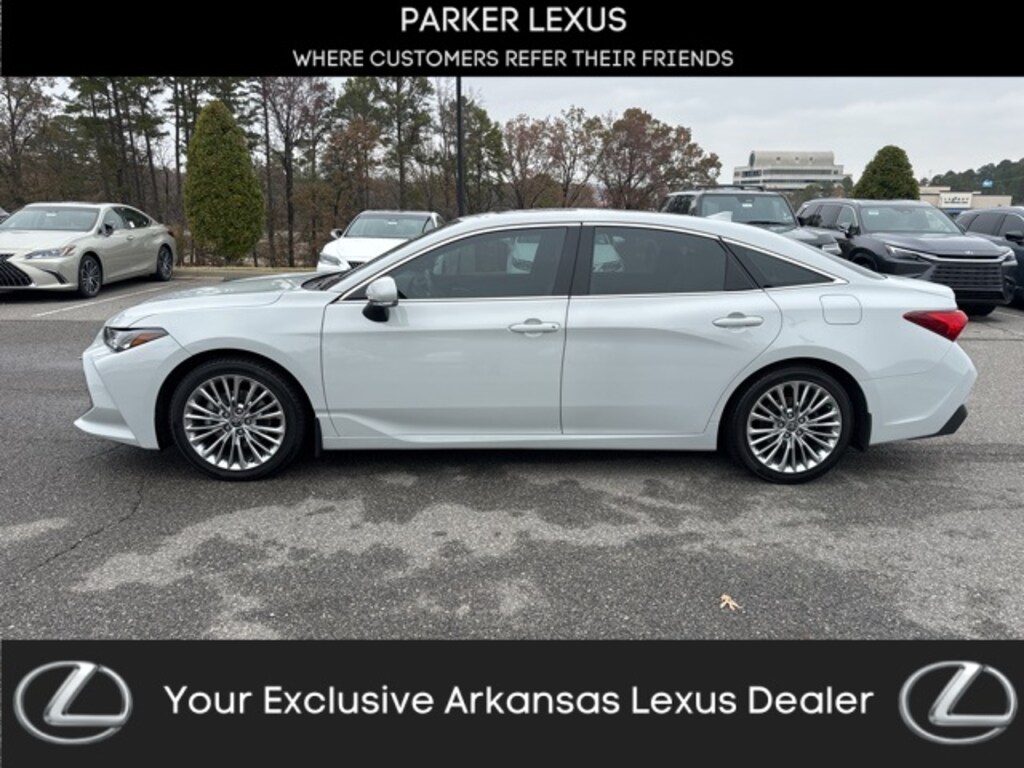 Used 2022 Toyota Avalon Hybrid Limited Sedan