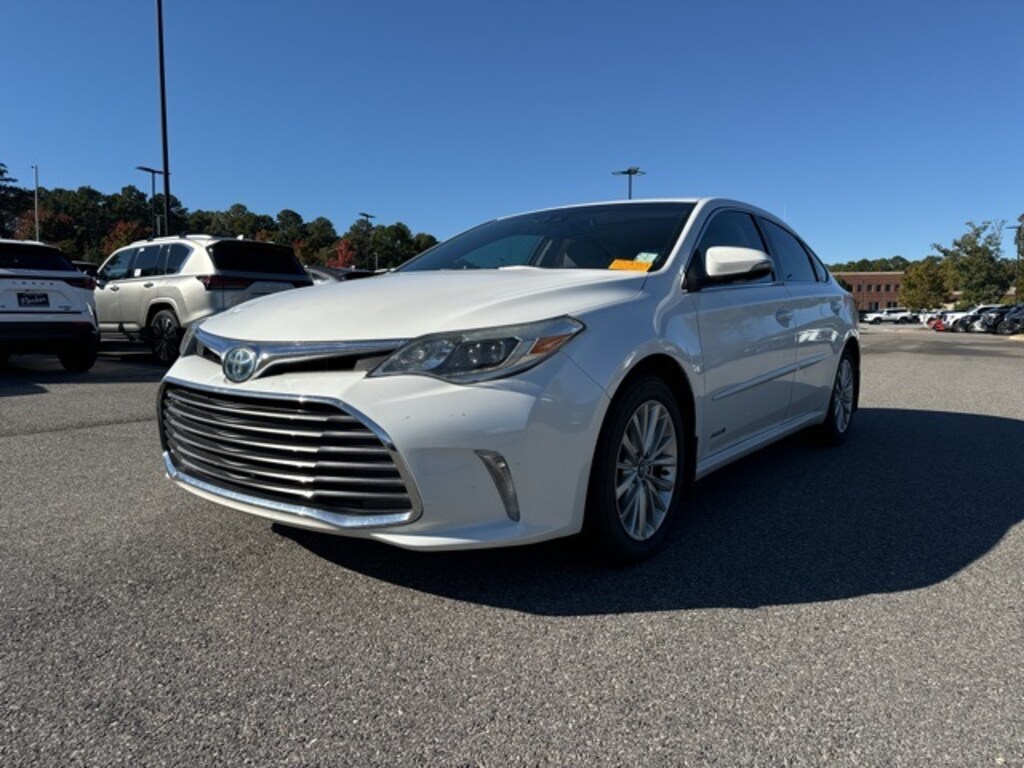 Used 2018 Toyota Avalon Hybrid Limited Sedan