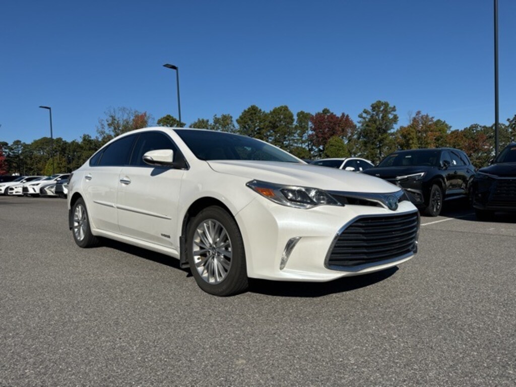 Used 2018 Toyota Avalon Hybrid Limited Sedan