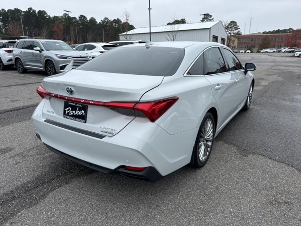Used 2022 Toyota Avalon Hybrid Limited Sedan