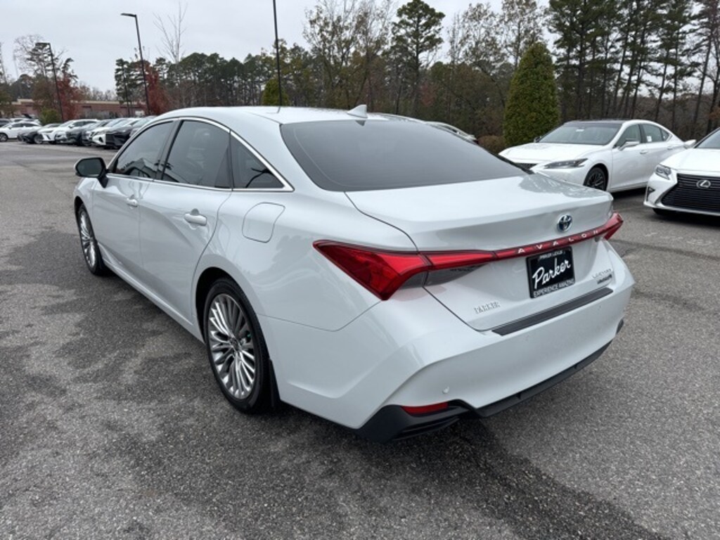 Used 2022 Toyota Avalon Hybrid Limited Sedan