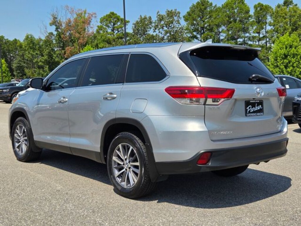 Used 2019 Toyota Highlander XLE V6 SUV