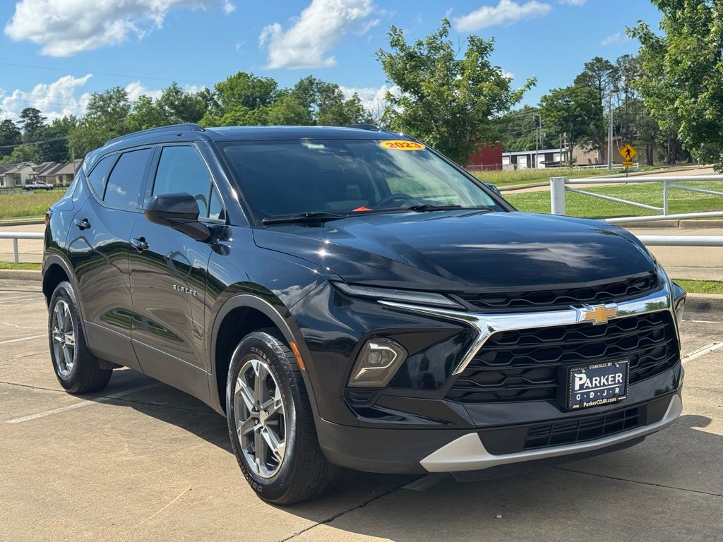 2023 Chevrolet Blazer 2.0T 2LT AWD's photo