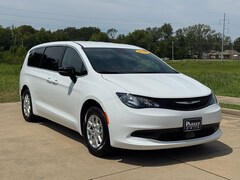 2026 Chrysler Voyager LX Minivan