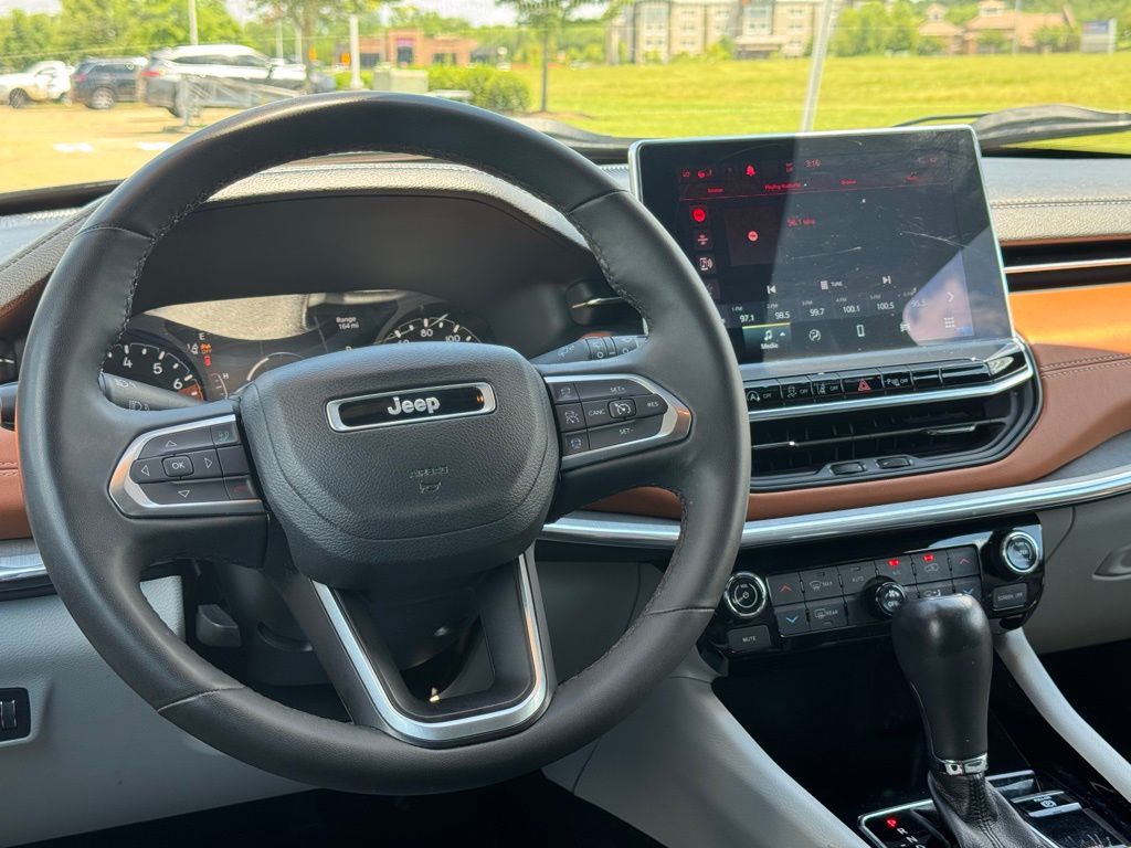 2023 Jeep Compass Limited photo 3