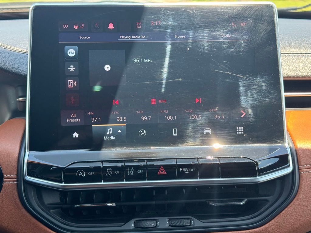 2023 Jeep Compass Limited photo 4