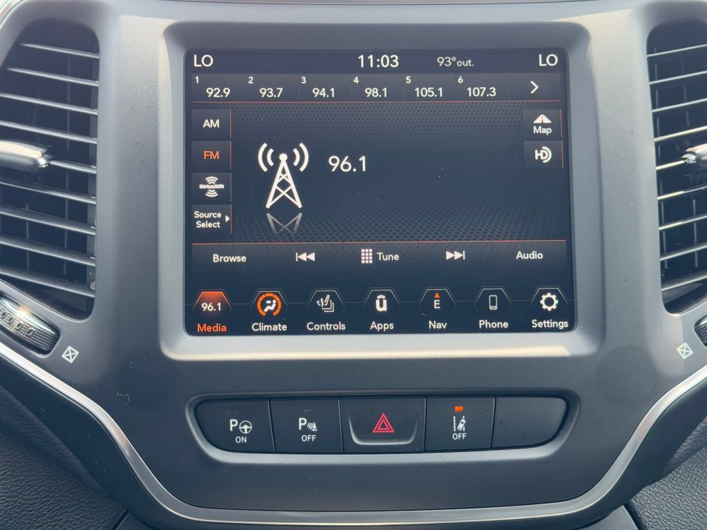 2023 Jeep Cherokee Altitude photo 4