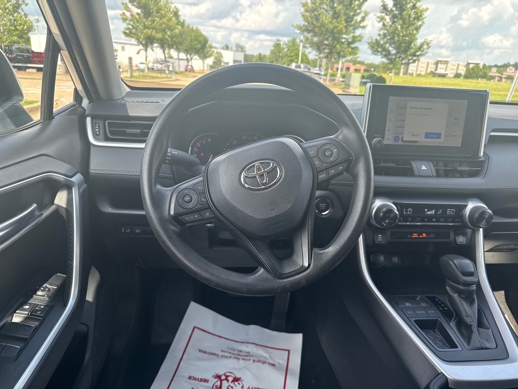 2023 Toyota RAV4 XLE photo 2